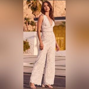 White Lace V-Neck Sleeveless Jumpsuit
